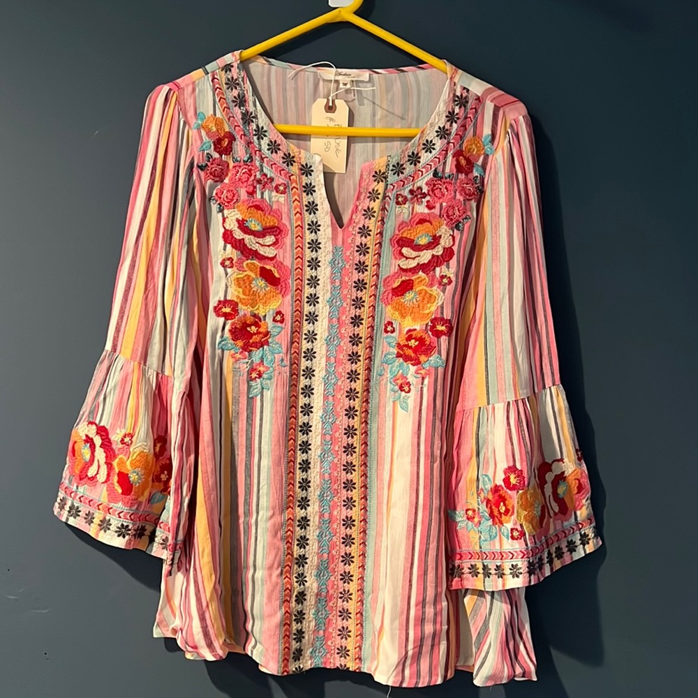 Very fun embroidered top! Brand new, never been work
